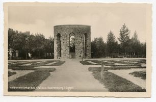 Rastenburg, Stadt, Kreis Rastenburg Rastenburg, Heldendenkmal des Kreises Rastenburg Растенбург, памятник героям Растенбургского района