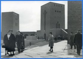 Hohenstein Kr. Osterode, Stadt, Kreis Osterode Hohenstein i. Ostpr., Reichsehrenmal Tannenberg, Besucher am Hindenburgturm Hohenstein, Tannenberg-Nationaldenkmal