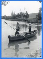 Treuburg, Kreis Treuburg Treuburg, Boot mit zwei Jungen auf dem Lasseck-See Тройбург, лодка с двумя мальчиками на озере Лассек