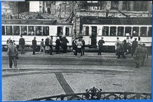 Königsberg (Pr.), Stadtkreis Königsberg Kaiser-Wilhelm-Platz Königsberg (Pr.), Kaiser-Wilhelm-Platz, Blick nach Westen - Kriegsschäden Кёнигсберг (Пр.), площадь Кайзера Вильгельма, вид на запад — военные повреждения