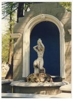Rauschen Kr. Samland, Kreis Samland Rauschen Kr. Samland, Brunnenfigur  Die Wasserträgerin  Раушен, р-н Самбия, фигура у фонтана „Водоноска 