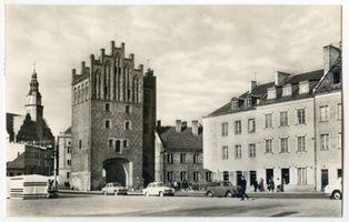 Allenstein, Stadtkreis Allenstein Allenstein, Hohes Tor im Hintergrund das neue Rathaus VIII Алленштайн, Высокие ворота, на заднем плане новая ратуша, VIII