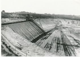 Palmnicken, Kreis Samland Palmnicken, Bernsteinwerk, Tagebau, Bernsteingewinnung mit dem Bagger IV Пальмникен, янтарный завод, карьер, добыча янтаря экскаватором, IV