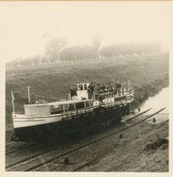  Oberländischer Kanal, Motorschiff  Herta  auf der geneigten Ebene Oberlandkanal
