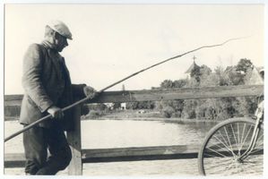 Rotwalde, Kreis Lötzen Rotwalde, Angler am Löwentinsee, Blick zur Kirche Ротвальде, рыболов на Лёвентинзее, вид на церковь