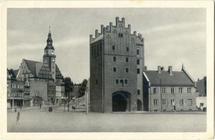 Allenstein, Stadtkreis Allenstein Allenstein, Hohes Tor im Hintergrund das neue Rathaus IV Алленштайн, Высокие ворота, на заднем плане новая ратуша, IV