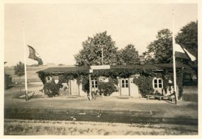 Neuendorf Friedheim, Kreis Preußisch Holland Neuendorf Friedheim, Gebäude neben dem Bahnhof ?? 