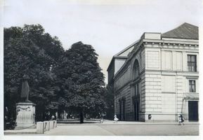 Königsberg (Pr.), Stadtkreis Königsberg Königsberg, Stadttheater und Schillerdenkmal XIII Königsberg, Stadttheater