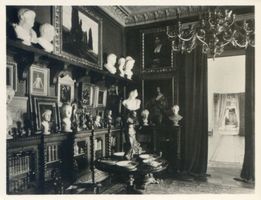 Beinuhnen, Kreis Angerapp Beynuhnen, Schloss, Altes Arbeitszimmer und Blick in den Festsaal Kleinbeinuhnen, Schloß