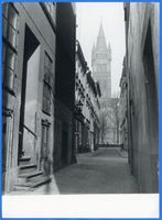 Königsberg (Pr.), Stadtkreis Königsberg Altstädtische Hofgasse Königsberg (Pr.), Altstädtische Hofgasse mit Blick auf den Schlossturm II Кёнигсберг (Пр.), Альтштадтская Хофгассе с видом на Замковую башню, II