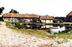 Trosienen, Kreis Bartenstein Trosienen (Trosin), Hofseite mit Teich Трозинен (Тросин), сторона двора с прудом