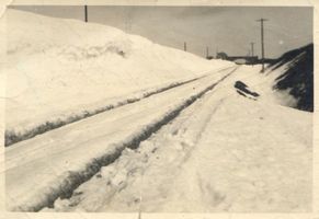 Erlenau, Kreis Sensburg Erlenau, Schneeverwehungen auf der Straße Sensburg-Arys Эрленау, снежные заносы на дороге Зенсбург — Арис
