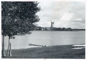 Äschenbruch, Kreis Goldap Eschergallen Ksp. Dubeningken, Loien-See und Ortsansicht mit Windmühle 