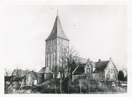 Saalfeld, Kreis Mohrungen Saalfeld, Kirche mit Pfarrhaus II 