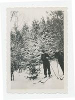 Schloßberg, Kreisstadt, Kreis Schloßberg Schloßberg, Kreisstadt, Charlotte und Käte Schröder in den Anlagen im Winter Шлоссберг, районный город, Шарлотта и Кете Шрёдер в парке зимой