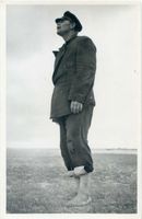 Rossitten Kr. Samland, Kreis Samland Rossitten Kr. Samland, Nehrungsfischer im Dienst der Vogelwarte III Росситтен, уезд Самбия, рыбаки косы на службе орнитологической станции, III