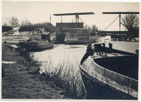 Lötzen, Stadt, Kreis Lötzen Lötzen, Masurische Schiffahrt an der Kanalbrücke Лётцен, Мазурское пароходство у моста через канал