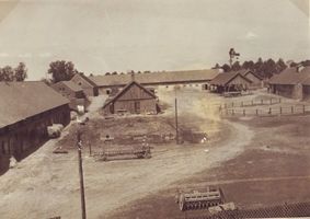Reiterhof, Kreis Goldap Reiterhof, Wirtschaftshof mit Storchennest II 