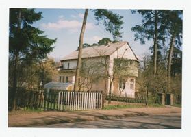 Metgethen, Ort und Bahnstation, Stadtkreis Königsberg Adolf-Hitler-Weg 19 Metgethen, Adolf-Hitler-Weg, Haus von Louis Potschien, Rückseite vom Hohenzollern-Weg aus gesehen 
