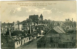 Neidenburg, Stadt, Kreis Neidenburg Neidenburg, Nach der Zerstörung , Gartenstraße mit Schloß im Hintergrund Найденбург, после разрушения, Гартенштрассе с замком на заднем плане