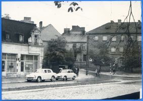 Allenstein, Stadtkreis Allenstein Krummstraße Allenstein, Ecke Porteé Krummstraße - Johannisbrücke, Eingang zu den Alle-Parkanlagen Алленштайн, угол Порте, Круммштрассе — мост Св. Иоанна, вход в парк на Алле