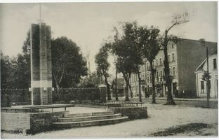 Arys, Kreis Johannisburg Bronsartstraße Arys, Bronsartstraße und Heldendenkmal I Арис, Бронсартштрассе и памятник героям, I