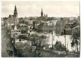 Allenstein, Stadtkreis Allenstein Allenstein, Blick vom Schloß zum Marktplatz mit Rathaus und Hohes Tor II Allenstein, Schloß