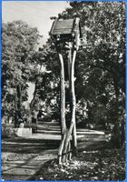 Deuthen, Kreis Allenstein Deuthen, Dorfglocke und Kreuz Дойтен, деревенский колокол и крест