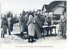 Grabnick Kr. Lyck, Ort, Kreis Lyck Grabnick Kr. Lyck, Kaiser in der Mitte seiner Generalstabsoffiziere Грабник, уезд Лык, кайзер в окружении своих офицеров Генерального штаба