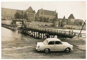 Marienburg, Westpr., Kreis Marienburg Marienburg i. Westpr., Die Marienburg und Holzbrücke über die Nogat II Marienburg, Schloß