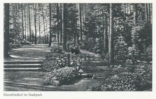 Allenstein, Stadtkreis Allenstein Allenstein, Ehrenfriedhof im Stadtpark II 