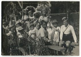Cranz Kr. Samland, Ort, Kreis Samland Cranz Kr. Samland, Kinderfest auf blumengeschmückten Umzugswagen 
