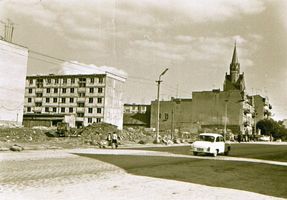 Lyck, Stadt, Kreis Lyck Lyck, Straßenbild mit Evangelischer Kirche im Hintergrund II Lyck, Evangelische Kirche