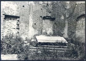Braunsberg Kr. Braunsberg, Kreis Braunsberg Braunsberg, Kath. Pfarrkirche, Ruine am Hochaltar Ostpreußen, Zweiter Weltkrieg und das Ende