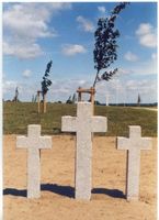 Bartendorf, Kreis Lyck Bartossen, Soldatenfriedhof, 3 Kreuze Бартоссен, солдатское кладбище, 3 креста