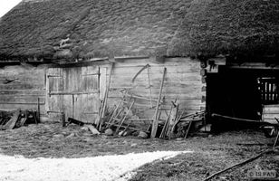Brodowen, Kreis Lyck Brodowen, Hölzernes Bauerngehöft - Scheune, Teilansicht 
