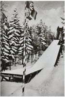  Galtgarben, Sprungschanze, im Hintergrund der Bismarckturm 