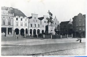 Heilsberg Kr. Heilsberg, Stadt, Kreis Heilsberg Heilsberg Kr. Heilsberg, Markt mit Husarendenkmal Heilsberg, Markt
