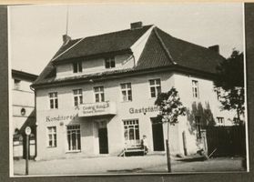 Pogegen, Kreis Tilsit-Ragnit Bahnhofstraße Pogegen, Bahnhofstraße, Central-Hotel, Konditorei und Gaststätte 