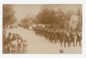Tilsit, Stadt, Stadtkreis Tilsit Deutsche Straße 73 Tilsit, Heimatfest 22.-24.08.1930, die Tilsiter Fleischerinnung im Festumzug Тильзит, краевой праздник 22.-24.08.1930, тильзитский цех мясников в праздничном шествии