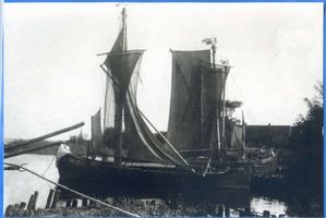 Nidden, Kreis Memel Nidden, Kurenkähne im Hafen IV Nidden, Kurenkähne im Hafen und am Haffstrand