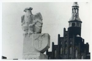 Mohrungen, Stadt, Kreis Mohrungen Mohrungen, Steinwappen und Rathaus II Mohrungen, Rathaus