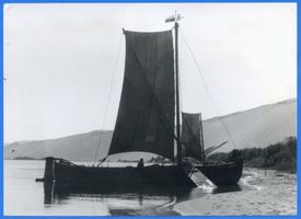 Nidden, Kreis Memel Nidden, Kurenkahn vor den Dünen Нидден, курешная лодка перед дюнами