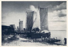 Nidden, Kreis Memel Nidden, Fischerhafen Nidden, Kurenkähne im Hafen und am Haffstrand
