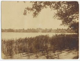  Ostpreußen, Unbekannter Ort - Blick über den See 