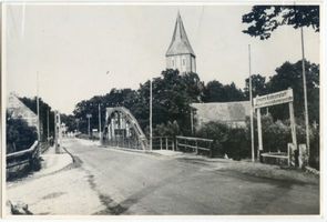 Brandenburg (Frisches Haff), Kreis Heiligenbeil Brandenburg, Blick auf Kirche und Frischingbrücke 