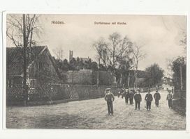 Nidden, Kreis Memel Nidden, Dorfstraße mit Kirche 