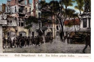 Lydienheim, Kreis Insterburg Lyck, Kriegsschauplatz Ost - aus Kellern geholte Russische Soldaten Лык, театр военных действий на Востоке — русские солдаты, извлечённые из подвалов