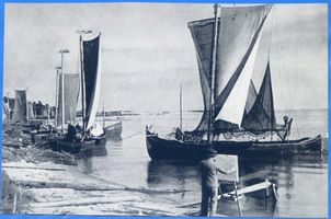 Nidden, Kreis Memel Nidden, Kurenkähne als  Modelle  Nidden, Kurenkähne im Hafen und am Haffstrand