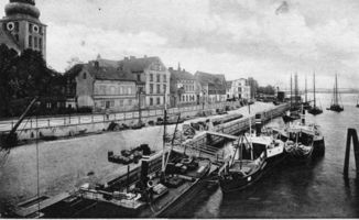 Tilsit, Stadt, Stadtkreis Tilsit Tilsit, Blick von der Luisenbrücke auf die Memelstr. und den Memelkai IV Tilsit, Schifffahrt